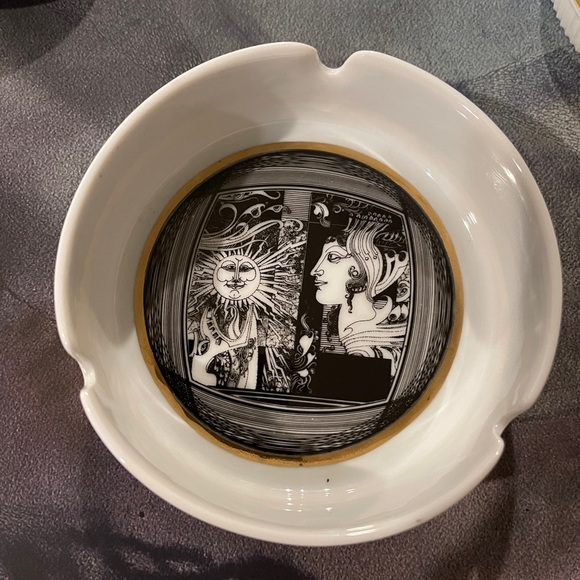 SZASZ HOLLOHAZA PORELAIN ASHTRAY-ENDRE SZASZ-SIGNED-HUNGARY - Picture 1 of 4